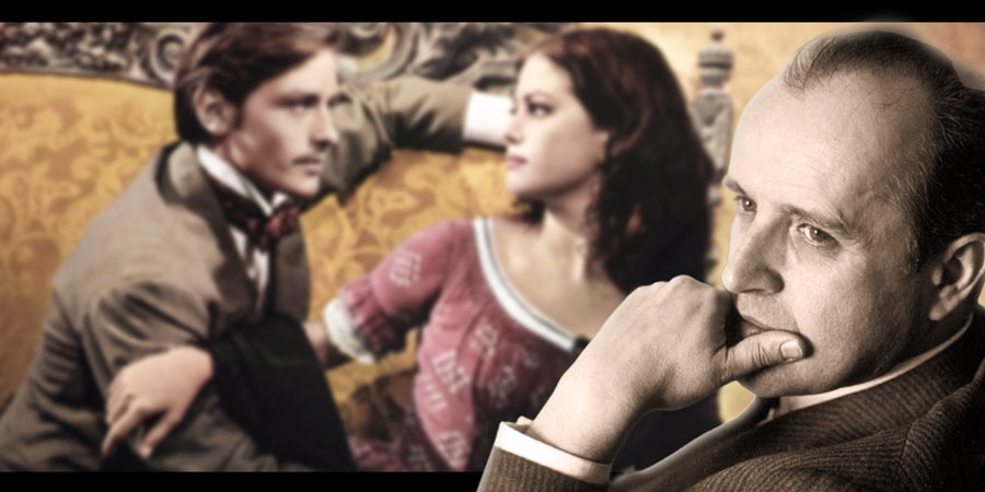 Porträt von Nino Rota in der rechten Bildhälfte. Im Hintergrund eine unscharfe Filmszene mit zwei sitzenden Personen vor einem goldfarbenen Interieur in warmen Braun- und Beigetönen.