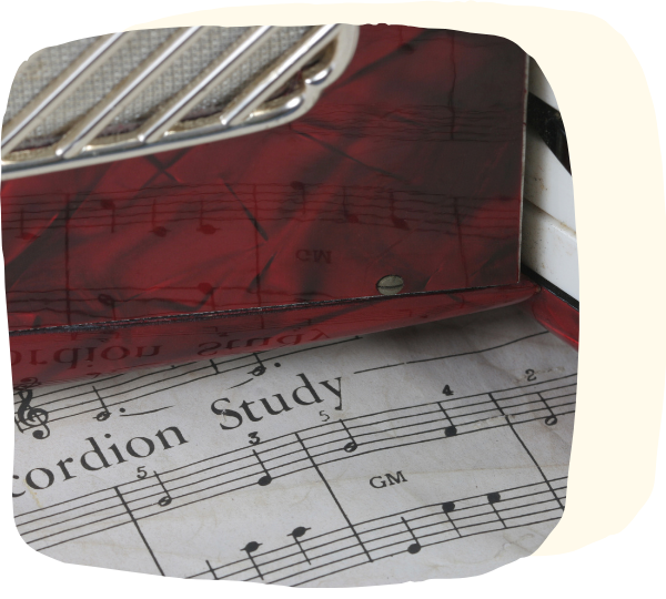 Ausschnitt eines Akkordeons auf Noten