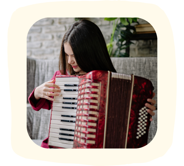 Mädchen mit Akkordeon