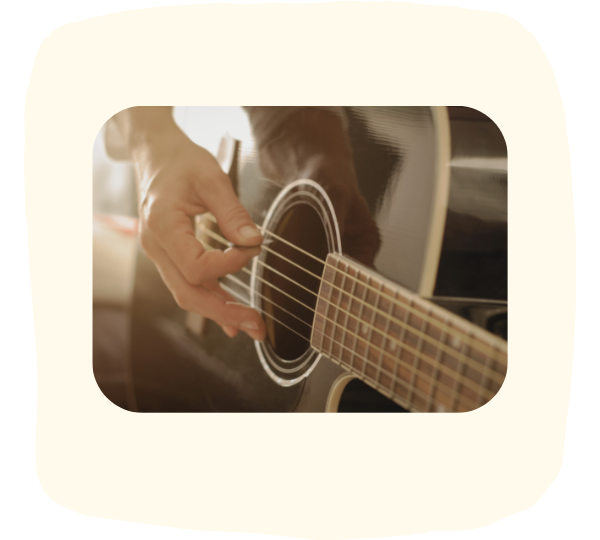 Nahaufnahme Gitarre die gespielt wird