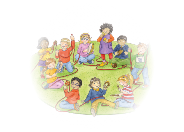 Kinder sitzen im Kreis auf einem grünen Teppich und spielen mit einer roten Schnur und einfachen Rhythmusinstrumenten.